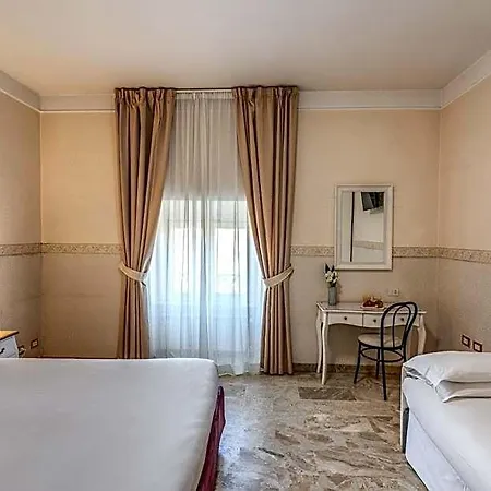 فندق Orazia 3*